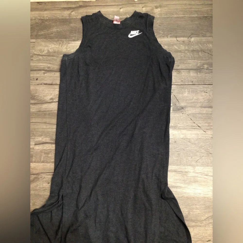 Nike Men's Charcoal Short Sleeve Tee
